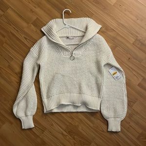 COPY - NWT SO PULL OVER SWEATSHIRT